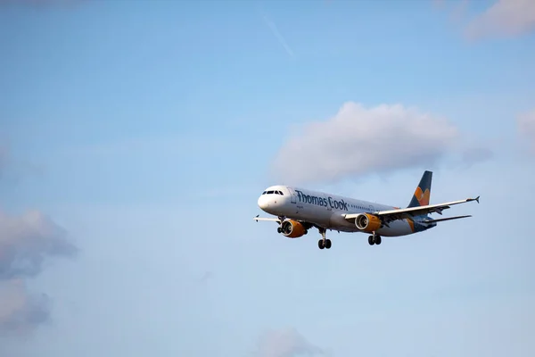 Uma Foto Avião Voador Céu — Fotografia de Stock