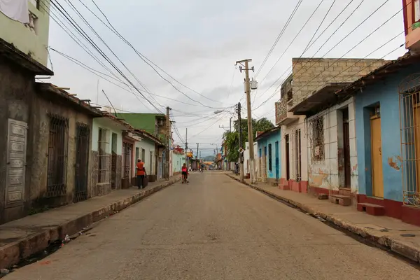 Güneşli bir günde Trinidad 'daki renkli binaların manzarası
