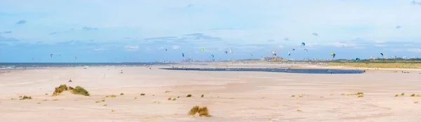 Kite Surfing Λιμνοθάλασσα Στο Sand Motor Κοντά Στη Χάγη Τεχνητό — Φωτογραφία Αρχείου