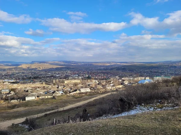 Ein Blick Von Einem Hügel Auf Ein Stadtbild Tag — Stockfoto