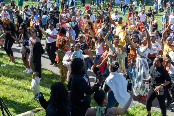 Crowd 13Th Annual Juneteenth Celebration Prospect Park Brooklyn Sunny Day — Stock Photo, Image