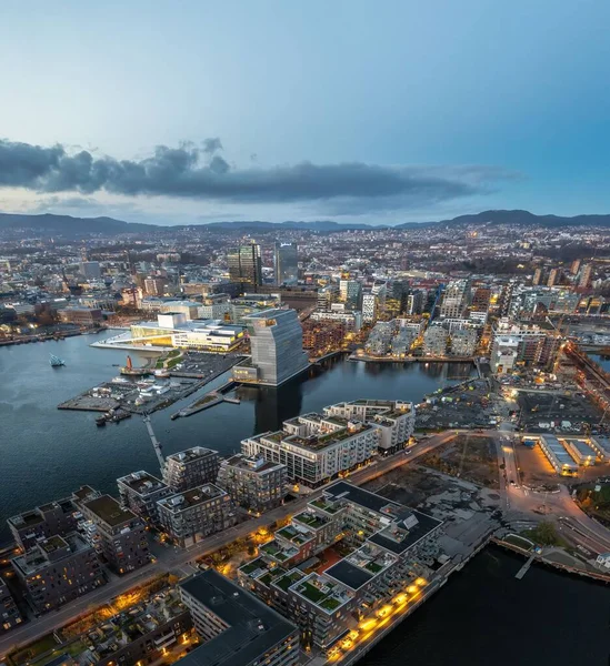 Plan Aérien Oslo Coucher Soleil Avec Beaucoup Bâtiments Lumières Entouré — Photo