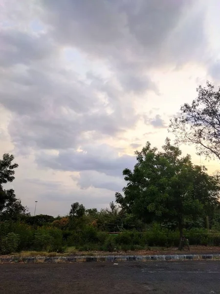 Nuvens Chuvosas Cor Azul Escuro Com Cor Branca Clara Céu — Fotografia de Stock