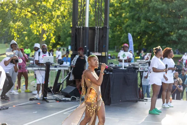 Prospect Park Brooklyn Deki Geleneksel Haziran Kutlamasında Bir Şarkıcının Yakın — Stok fotoğraf