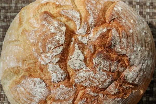 Ekmek, un hamuru (genellikle buğday) ve su hamurundan genellikle pişirme yoluyla hazırlanan temel gıdadır. Kaydedilmiş tarih boyunca ve tüm dünyada