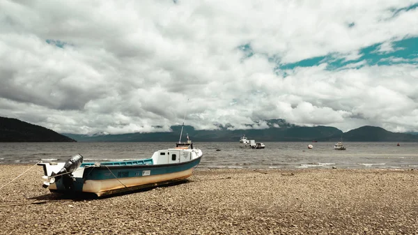 Sandy Beach Old Boats Cloudy Day — Stock Photo, Image
