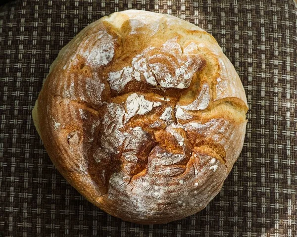 Ekmek, un hamuru (genellikle buğday) ve su hamurundan genellikle pişirme yoluyla hazırlanan temel gıdadır. Kaydedilmiş tarih boyunca ve tüm dünyada