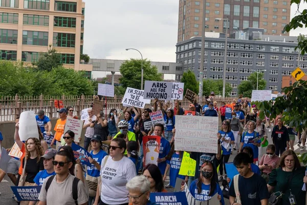 Μεγάλο Πλήθος Διαμαρτύρονται Για Όπλα Περπάτημα Από Cadman Plaza Στο — Φωτογραφία Αρχείου