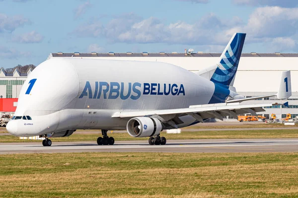 Airbus Beluga Airbus A300B4 608St Gsta 655 Approaching Finkenwerder Airport — Stock Photo, Image