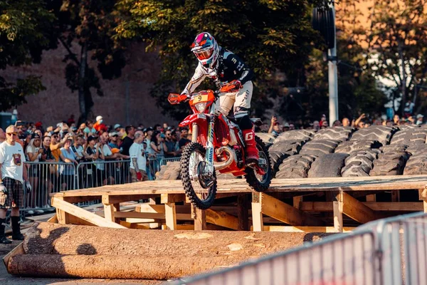 Los Espectadores Viendo Carreras Moto Extrema Ciudad Sibiu Rumania —  Fotos de Stock