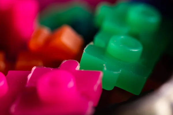 Detailní Záběr Růžových Zelených Konstruktérských Hraček — Stock fotografie