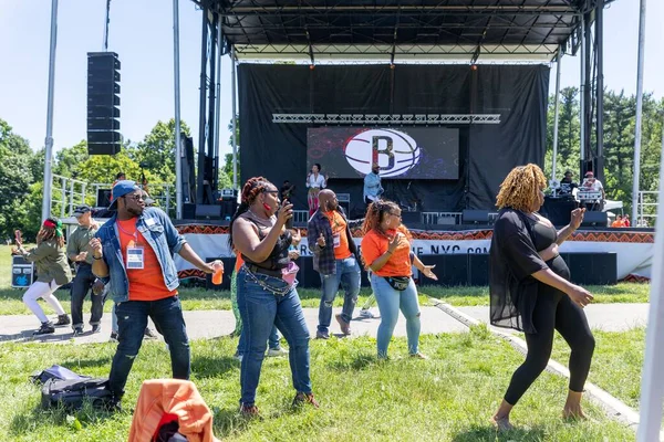 Crowd 13Th Annual Juneteenth Celebration Prospect Park Brooklyn Sunny Day — Stock Photo, Image