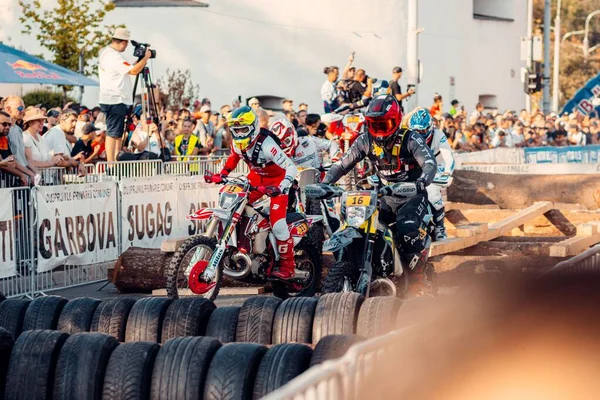 Los Espectadores Viendo Carreras Moto Extrema Ciudad Sibiu Rumania —  Fotos de Stock