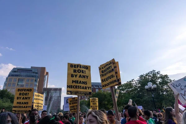 Protestujący Maszerują Parku Washington Square Tym Jak Sąd Najwyższy Obalił — Zdjęcie stockowe