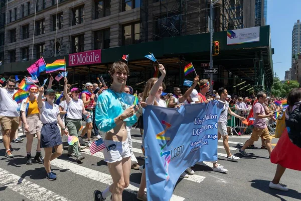 Ludzie Biorą Udział Nyc Pride March — Zdjęcie stockowe