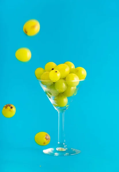 Vertical Shot Pile Grapes Glass Cup Isolated Blue Background — Stock Photo, Image