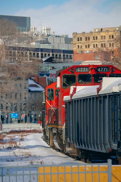 Quebec Kanada Kışın Bir Trenin Dikey Çekimi — Stok fotoğraf