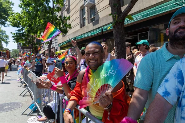 Gente Alegre Caminando Desfile Del Orgullo Ciudad Nueva York Junio —  Fotos de Stock