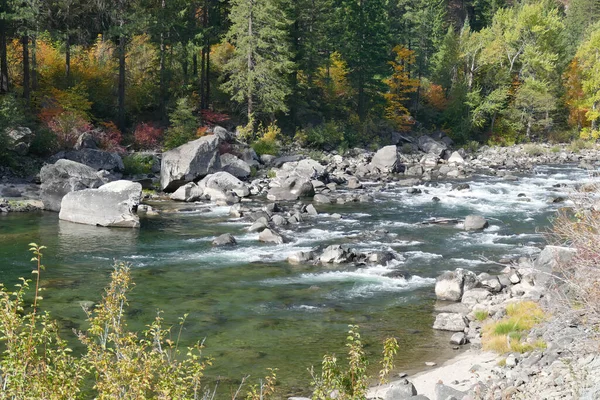 Hermoso Paisaje Del Agua Junto Bosque Tumwater Canyon Del Río — Foto de Stock