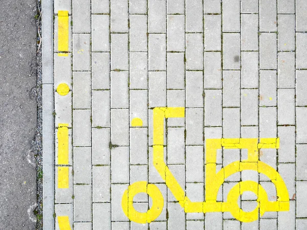 Moto Amarelo Símbolo Estacionamento Pavimento — Fotografia de Stock