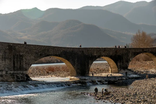 Ponte Gobbo Pont Bossu Bobbio Italie Avec Des Montagnes Arrière — Photo