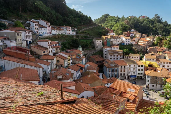 Venkovské Domy Červenými Kachlovými Střechami Cudillero Asturias Španělsko — Stock fotografie