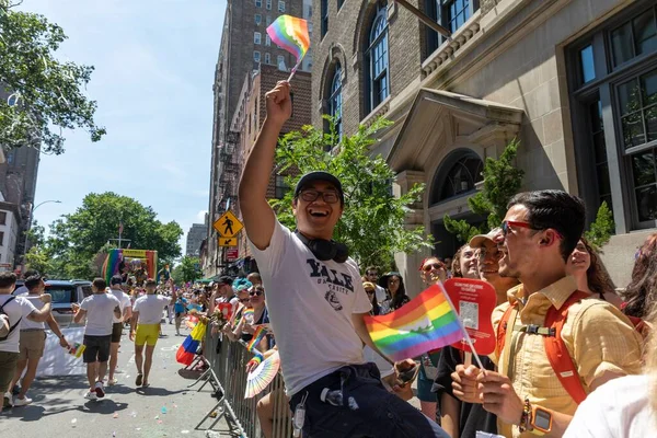 Fröhliche Menschen Auf Der Pride Parade New York City Juni — Stockfoto