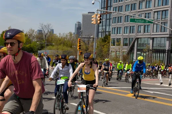 Detailní Záběr Cyklistů Účastnících Pěti Boro Bike Tour Brooklynu Usa — Stock fotografie