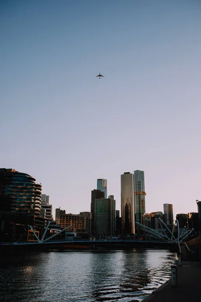 Melbourne Stad Vid Soluppgången Över Yarra — Stockfoto