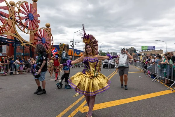 Famoso Desfile Sirena Coney Island Una Mañana Nublada —  Fotos de Stock