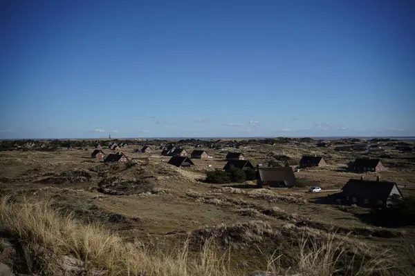 Pequenas Casas Rurais Abaixo Céu Azul — Fotografia de Stock