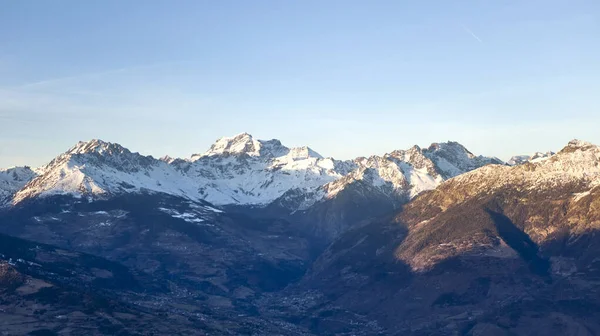 ピラからアルプスとモンテ ビアンコの美しい風景 イタリア アオスタ バレー — ストック写真