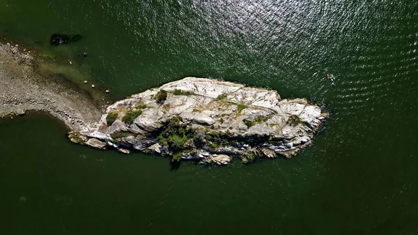 Aerial View Rocky Island Green Sea — Stock Photo, Image