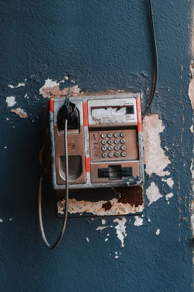 Colpo Verticale Vecchio Telefono Fisso Stradale Rustico Iasi Romania — Foto Stock