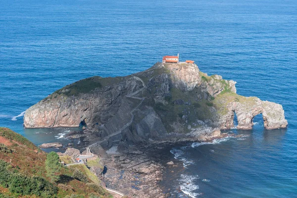 Eine Faszinierende Ansicht Der Einsiedelei Doniene Gaztelugatxeko Auf Der Insel — Stockfoto
