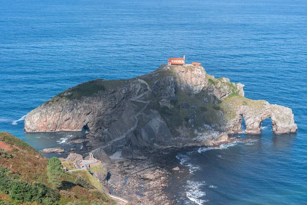 Una Vista Fascinante Ermita Doniene Gaztelugatxeko Isla Gaztelugatxe Vasco España —  Fotos de Stock