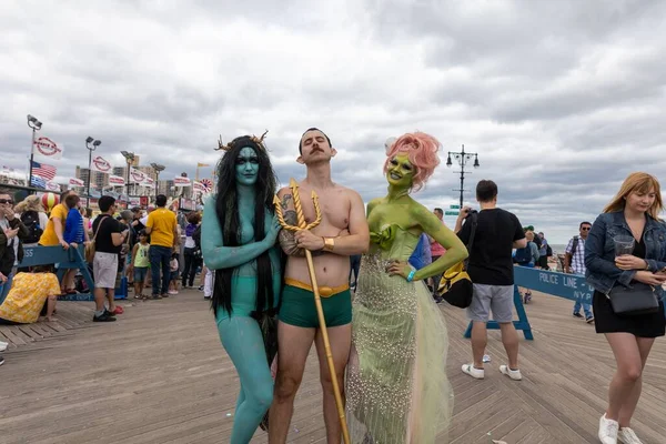 Group People Dressed Scary Costumes 40Th Mermaid Parade Coney Island — Stock Photo, Image