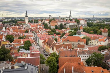 Tallinn Estonya 'nın en kalabalık, en primat ve başkentidir. Kuzey Estonya 'da Finlandiya Körfezi kıyısında bir körfezde yer almaktadır.