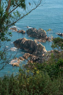 Cudillero, Asturias, İspanya 'da kayalık bir sahil manzarası