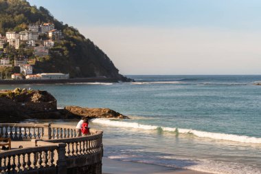 İspanya 'da San Sebastian sahilinde bir manzara.