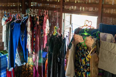 Yangon 'un varoşlarındaki bir çocuk okulu manzarası.