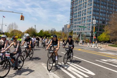 Brooklyn, ABD 'deki Beş Boro Bisiklet Turu' na katılan motorcuların yakın çekim görüntüleri.
