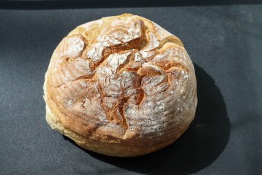 Ekmek, un hamuru (genellikle buğday) ve su hamurundan genellikle pişirme yoluyla hazırlanan temel gıdadır. Kaydedilmiş tarih boyunca ve tüm dünyada