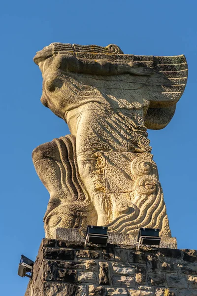 Tiro Vertical Uma Estátua Velha Cidade Guetaria Guipuzcoa — Fotografia de Stock