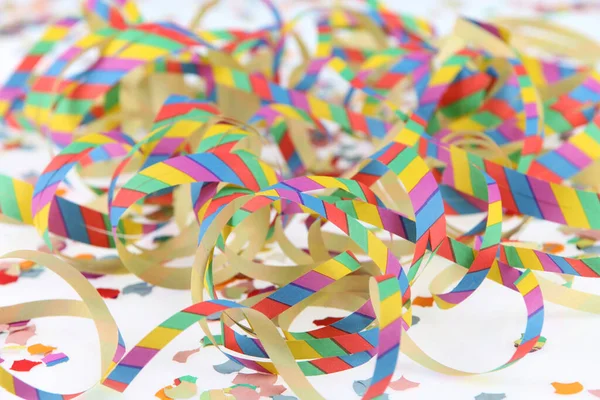 Kleurrijke Streamers Confetti Geïsoleerd Een Witte Achtergrond — Stockfoto