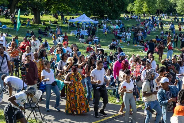 Beautiful Shot People Dancing 13Th Annual Juneteenth Celebration Prospect Park — Stock Photo, Image