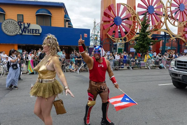 Die Berühmte Coney Island Mermaid Parade Einem Bewölkten Morgen — Stockfoto