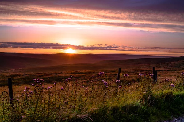 Günbatımında Wessenden Head Rezervuarı. Park Peak District Ulusal Parkı, İngiltere.