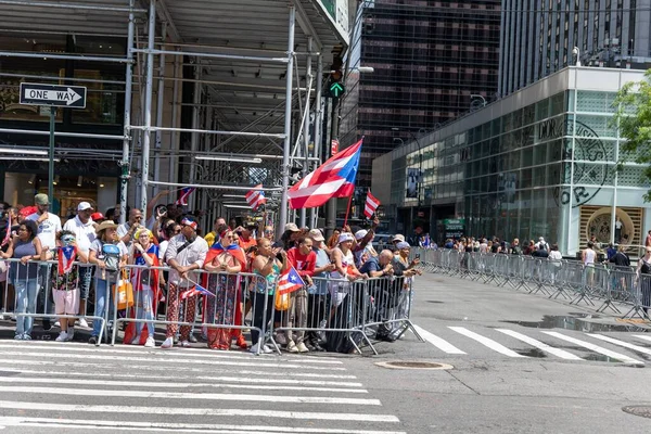 Large Crowd Celebrating Puerto Rican Day Parade 2022 Streets New — Stock Photo, Image