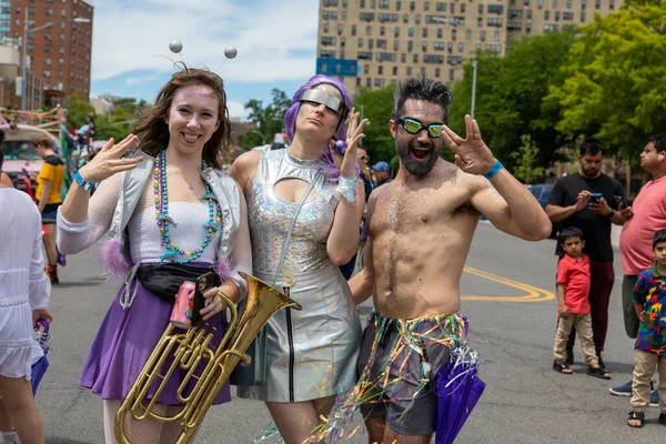 Group People Cool Outfits 40Th Annual Mermaid Parade Coney Island — Stock Photo, Image
